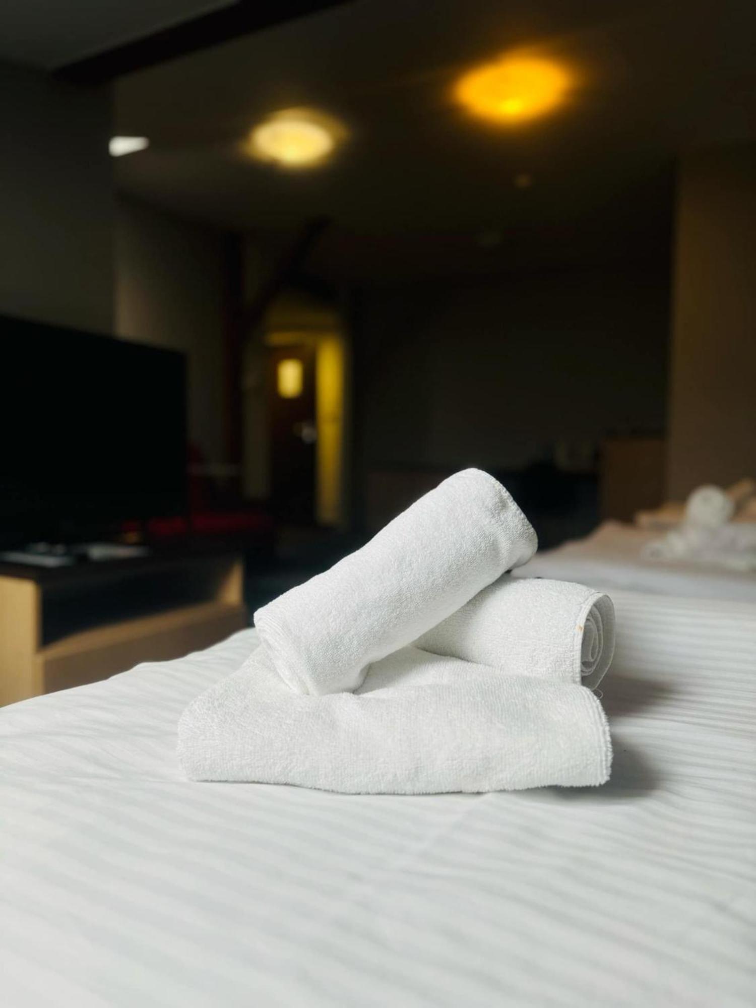 זמברוב Magiczna Farma Hotel Obiady Maka I Magia מראה חיצוני תמונה